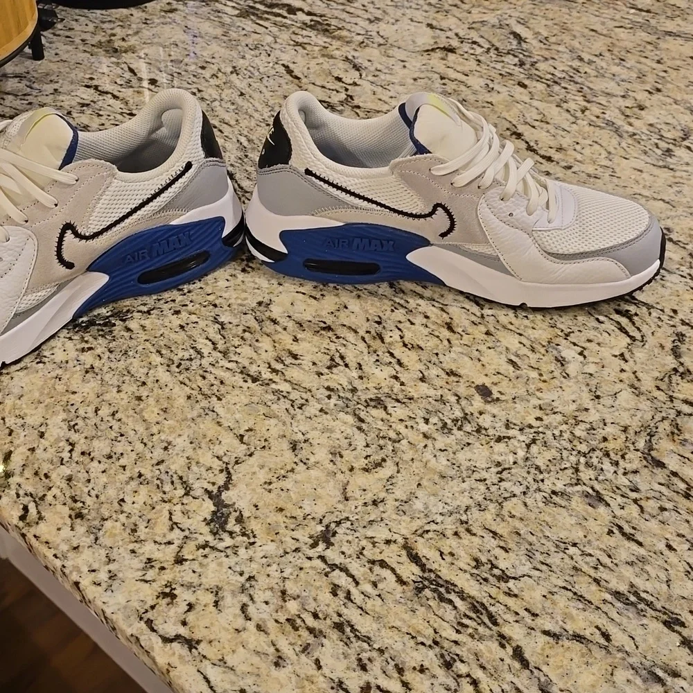 Nike Air Max - Picture 2 of 4